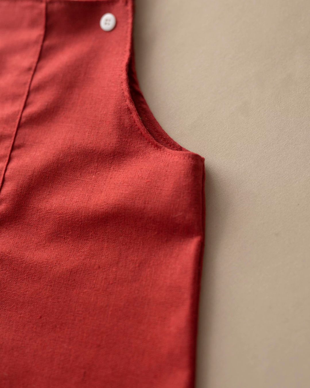 Jardineira Bebê vermelho 2